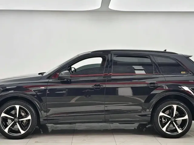Audi Q7 — Фото автомобиля 14