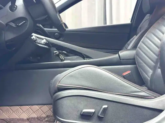 Hyundai Elantra — Фото автомобиля 4