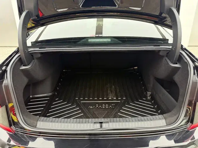 Volkswagen Passat 2025 Outstanding 380TSI Dragon Soaring Edition — Фото автомобиля 6