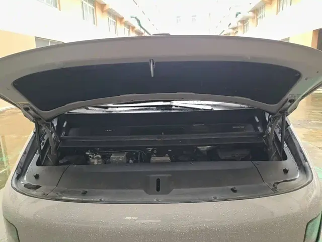 Li Auto MEGA — Фото автомобиля 19