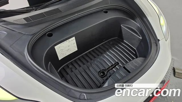 Tesla Model 3 — Фото автомобиля 6