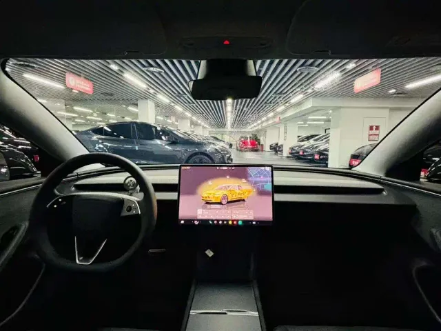 Tesla Model 3 — Фото автомобиля 6