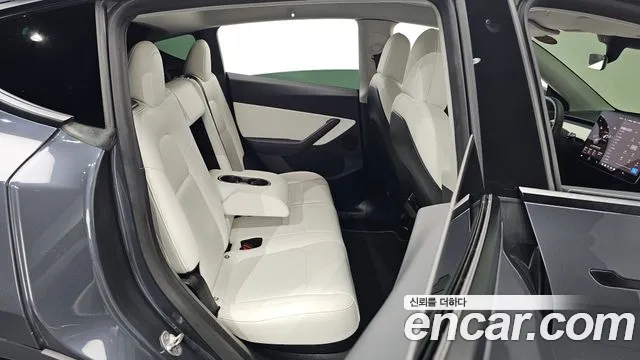 Tesla Model Y — Фото автомобиля 11