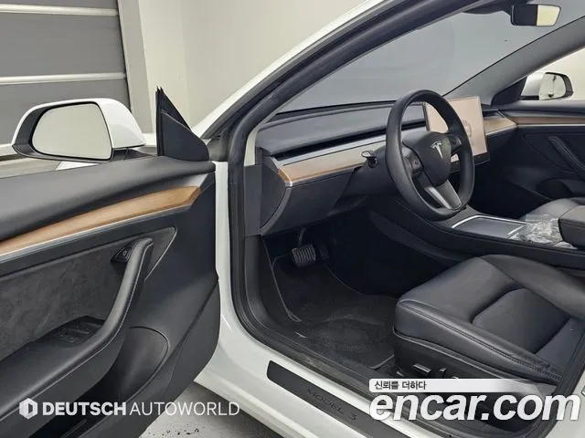Tesla Model 3 — Фото автомобиля 11