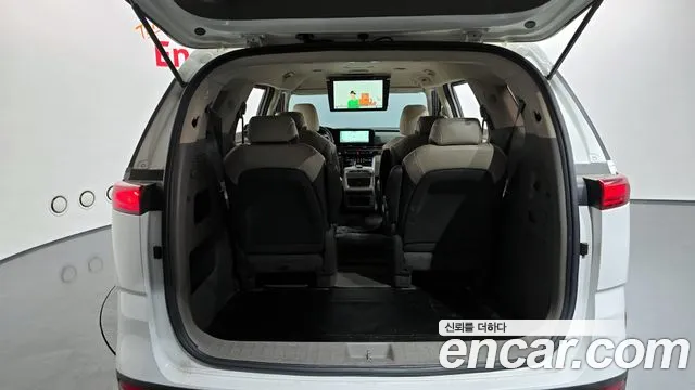 Kia Canival — Фото автомобиля 17