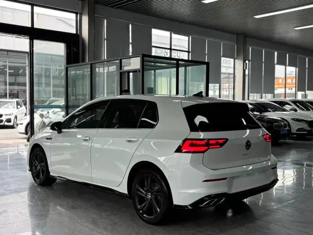 Volkswagen Golf — Фото автомобиля 12