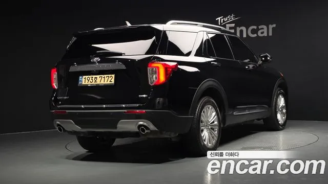Ford Explorer — Фото автомобиля 2