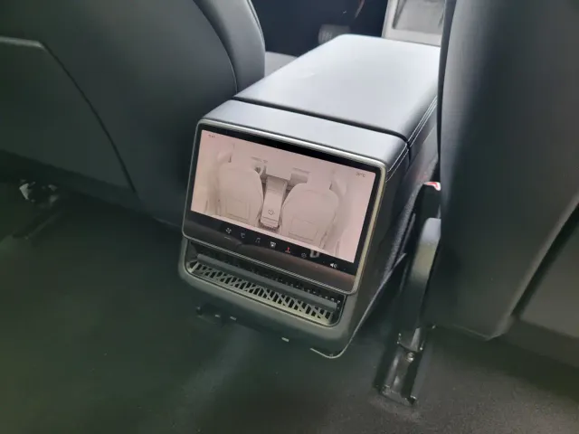 Tesla Model 3 — Фото автомобиля 20