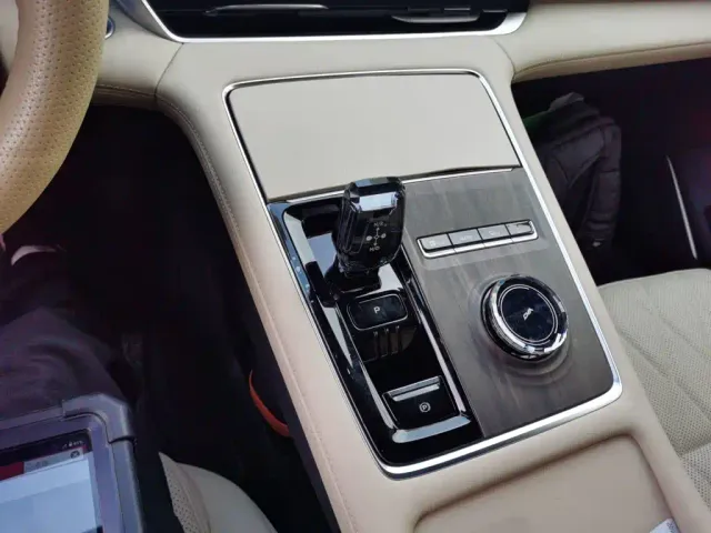 Geely Xingyue L — Фото автомобиля 9