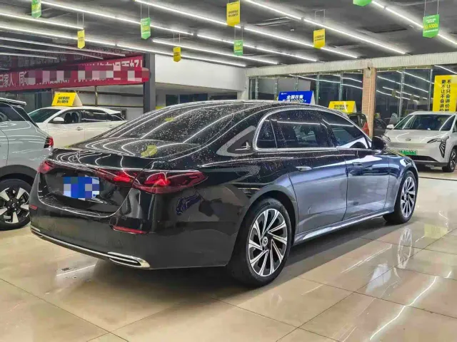 Mercedes-Benz E-Class — Фото автомобиля 3