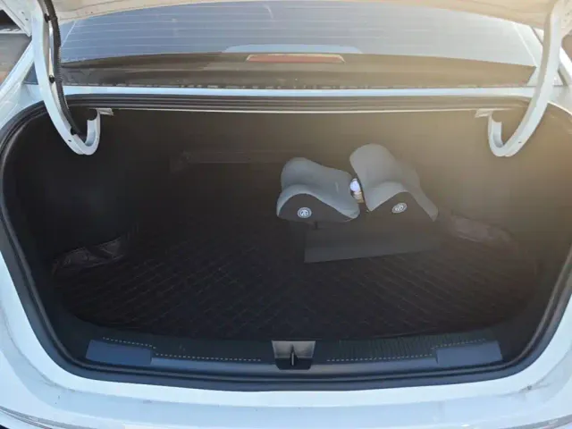 Roewe i5 — Фото автомобиля 18