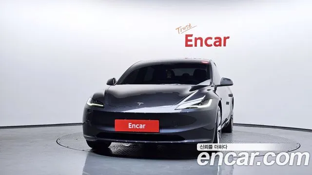 Tesla Model 3 — Фото автомобиля 3