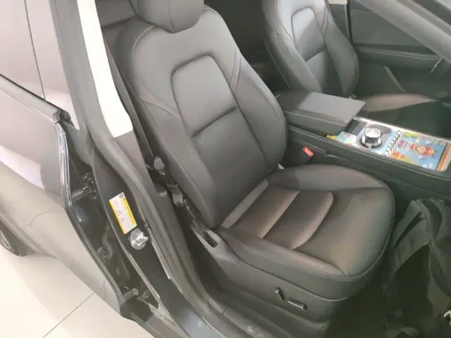 Tesla Model Y — Фото автомобиля 24