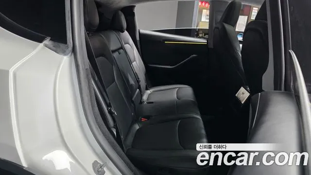 Tesla Model Y — Фото автомобиля 12