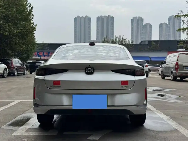 Changan Qiyuan A05 — Фото автомобиля 5
