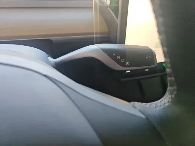Tesla Model Y — Фото автомобиля 6