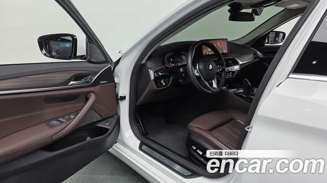 BMW 5 Series G30 — Фото автомобиля 15