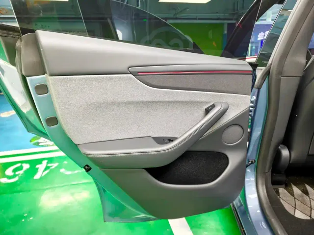 Tesla Model Y 2026 Rear-Wheel Drive — Фото автомобиля 13