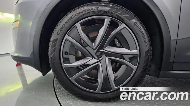 Tesla Model X — Фото автомобиля 5