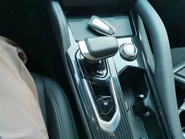 Geely Xingyue L — Фото автомобиля 13