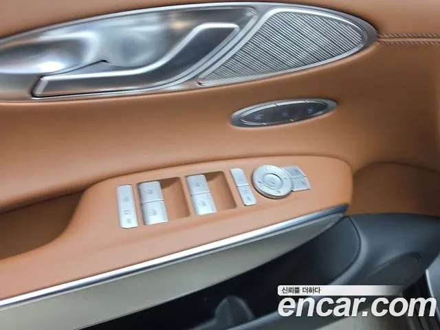 Genesis GV70 — Фото автомобиля 30