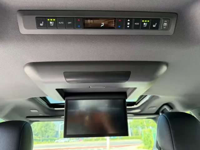 Toyota Sienna — Фото автомобиля 13