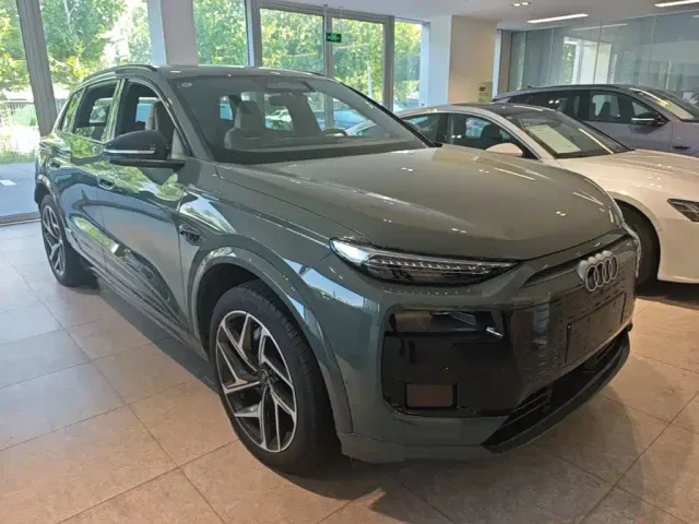 Audi Q6L e-tron — Фото автомобиля 3