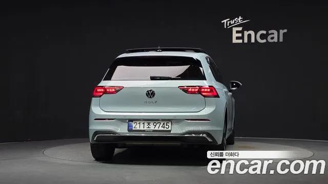 Volkswagen Golf — Фото автомобиля 4