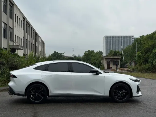 Changan UNI-V — Фото автомобиля 7
