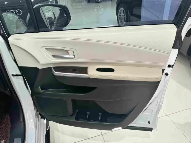 Toyota Granvia — Фото автомобиля 17