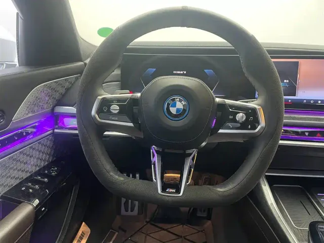 BMW i7 — Фото автомобиля 13