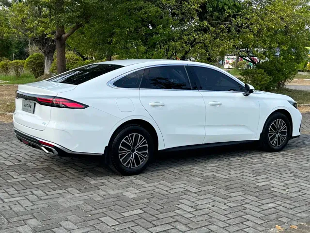 Geely Emgrand — Фото автомобиля 6