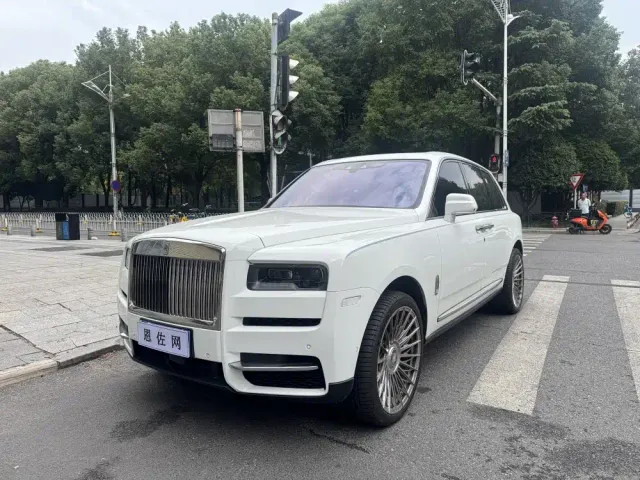Фотография автомобиля — Rolls-Royce Cullinan