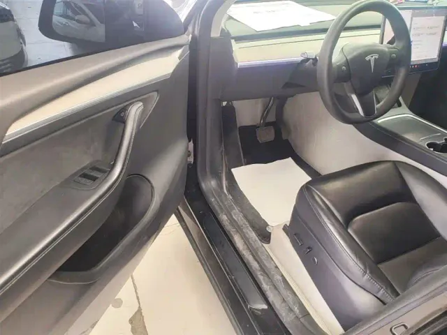 Tesla Model Y — Фото автомобиля 15