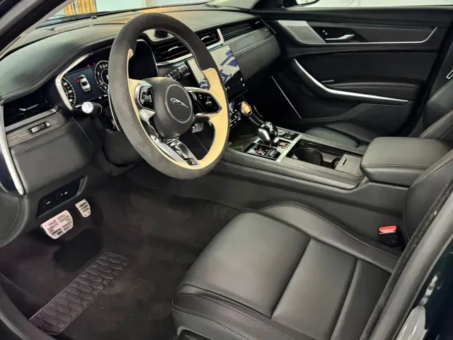 Jaguar XFL — Фото автомобиля 4