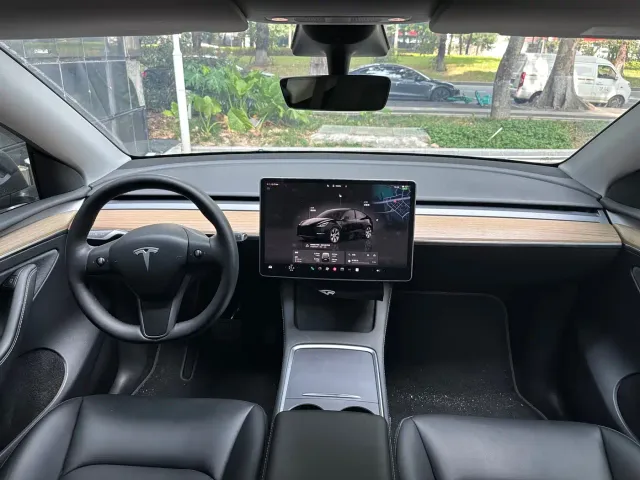 Tesla Model Y — Фото автомобиля 8