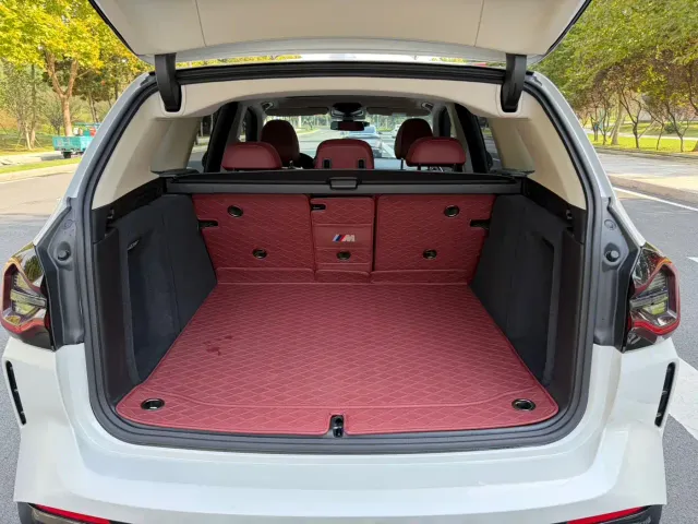 BMW iX3 — Фото автомобиля 12