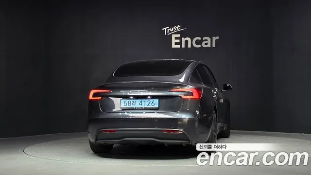 Tesla Model 3 — Фото автомобиля 3