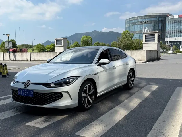 Фотография автомобиля — Volkswagen Lamando