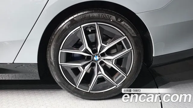 BMW 5 Series G60 — Фото автомобиля 5