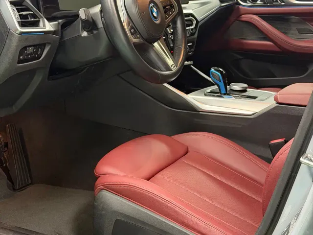 BMW i4 — Фото автомобиля 10