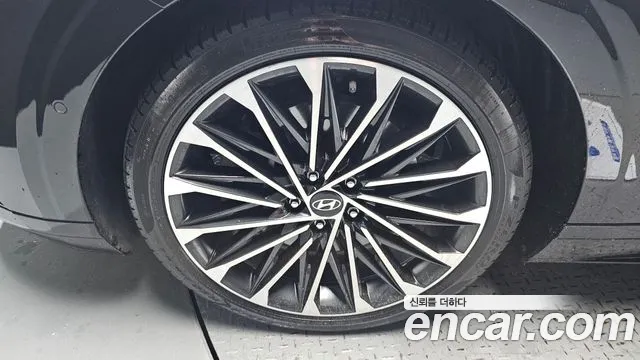 Hyundai Grandeur Grandeur (GN7) 3.5 Бензин 4WD — Фото автомобиля 3