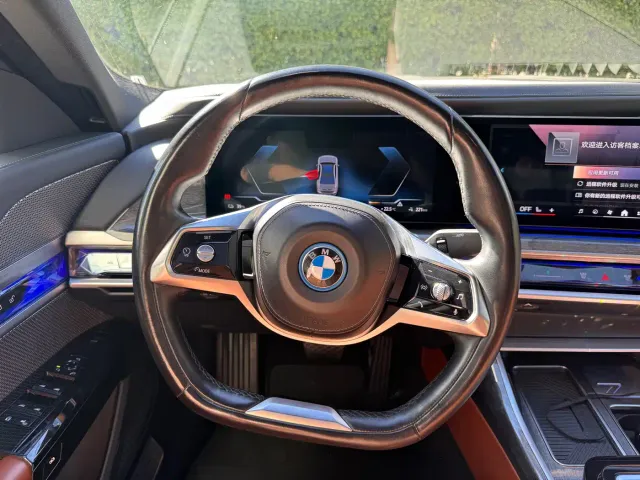 BMW i7 — Фото автомобиля 13
