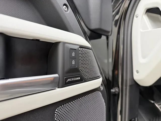 Land Rover Defender — Фото автомобиля 6