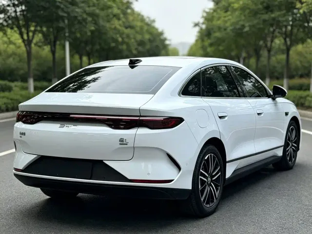 BYD Qin L — Фото автомобиля 4