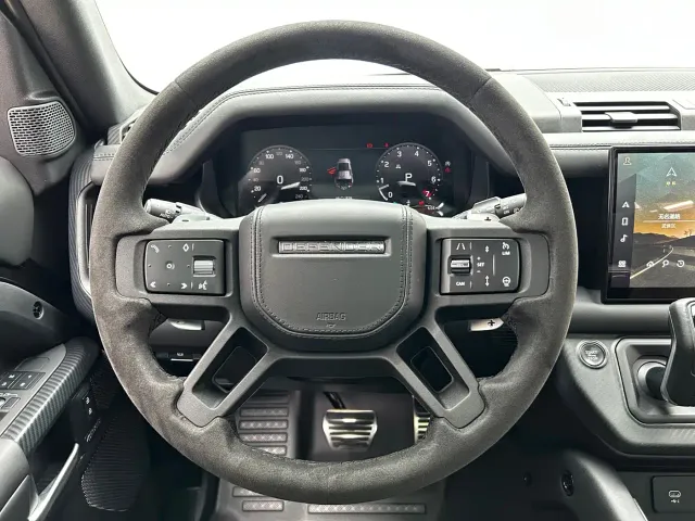 Land Rover Defender — Фото автомобиля 16