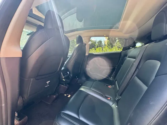 Tesla Model Y — Фото автомобиля 11