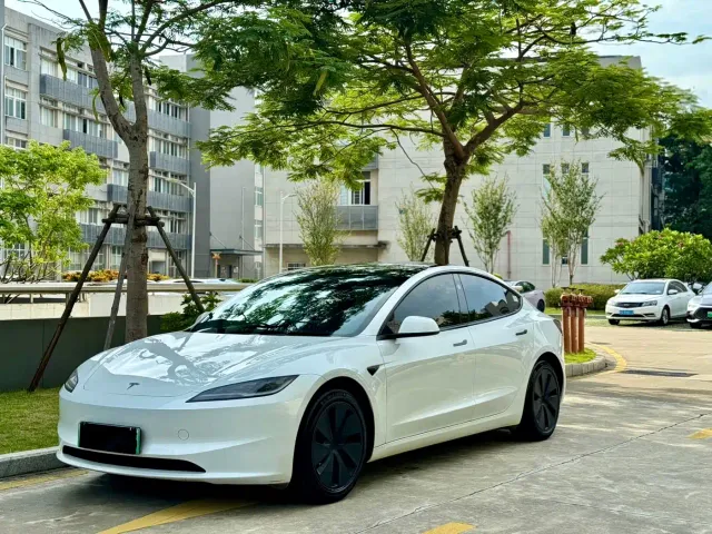 Фотография автомобиля — Tesla Model 3
