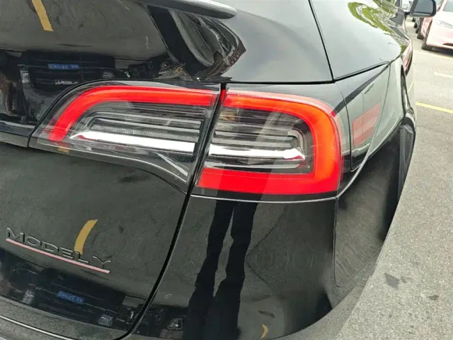 Tesla Model Y — Фото автомобиля 7