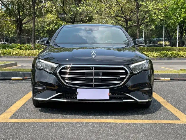 Mercedes-Benz E-Class — Фото автомобиля 2